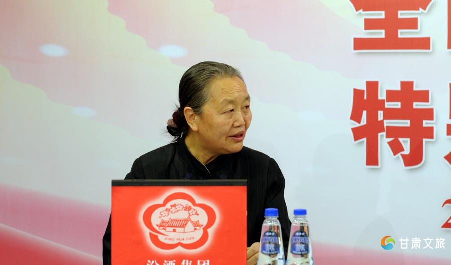 黄怒波的知名度很高,他目前的个人财富达到80亿.