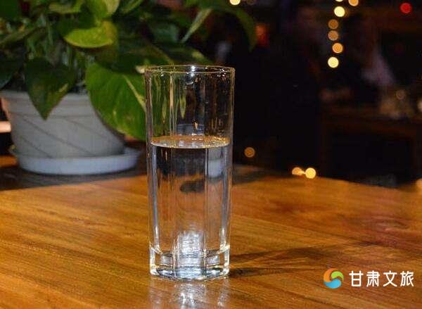 20,心痛的感觉——一杯50块的白开水